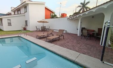 En Renta Casa En Condominio, Excelente Ubicación, Alberca y Jardín