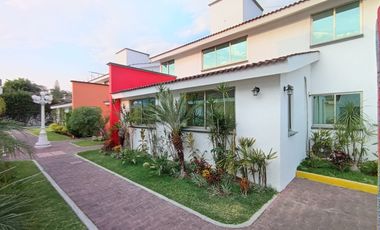 En Renta Casa En Condominio, Excelente Ubicación, Alberca y Jardín