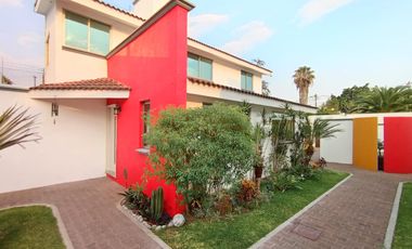 En Renta Casa En Condominio, Excelente Ubicación, Alberca y Jardín
