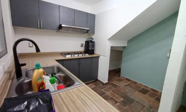 En Renta Casa En Condominio, Excelente Ubicación, Alberca y Jardín