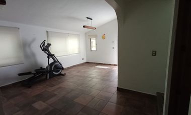 En Renta Casa En Condominio, Excelente Ubicación, Alberca y Jardín