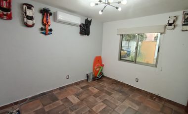 En Renta Casa En Condominio, Excelente Ubicación, Alberca y Jardín