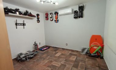 En Renta Casa En Condominio, Excelente Ubicación, Alberca y Jardín