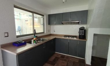 En Renta Casa En Condominio, Excelente Ubicación, Alberca y Jardín