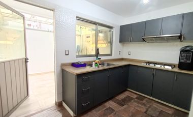 En Renta Casa En Condominio, Excelente Ubicación, Alberca y Jardín