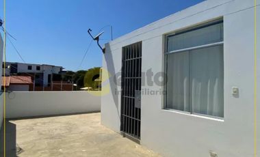 VENDO CASA DE TRES PISOS EN LA URB. LOS GERANIOS, PIURA