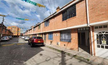 SE VENDE ESPECTACULAR CASA DE BARRIO EN MOSQUERA (CONDADO DEL DUQUE)
