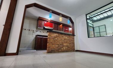 SE VENDE ESPECTACULAR CASA DE BARRIO EN MOSQUERA (CONDADO DEL DUQUE)