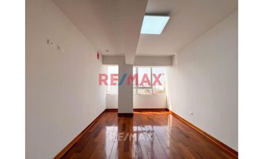 MODERNO EDIFICIO COMERCIAL DE 3440m2 - Surco, Limite con Miraflores
