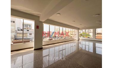 MODERNO EDIFICIO COMERCIAL DE 3440m2 - Surco, Limite con Miraflores