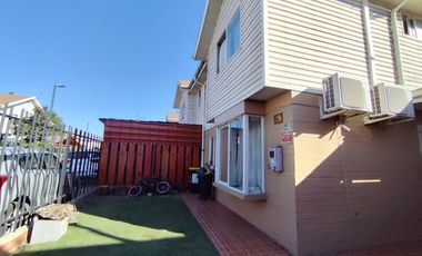 Cómoda Casa en Microbarrio (4D-3B-2E), Jardines de Santa María, Maipú.