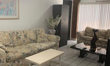 C111 Casa en Venta 3 recamaras piscina y amplio jardin frente a campo de golf en Ixtapa