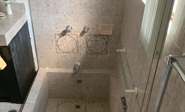 C111 Casa en Venta 3 recamaras piscina y amplio jardin frente a campo de golf en Ixtapa