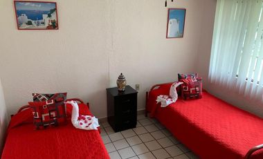 C111 Casa en Venta 3 recamaras piscina y amplio jardin frente a campo de golf en Ixtapa