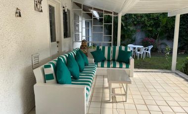 C111 Casa en Venta 3 recamaras piscina y amplio jardin frente a campo de golf en Ixtapa
