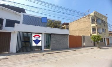 🏡 ¡Alquiler De Casa Ideal Para Uso Comercial En Ubicación Estratégica!📍 Urb. Las Casuarinas – San Vicente De Cañete