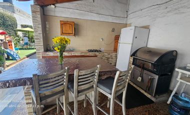 CASA TIPO HOSTAL EN COL. ANTONIO BARONA, CUERNAVACA MORELOS.