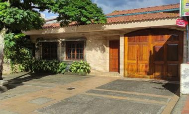 SE ARRIENDA CASA COMERCIAL
