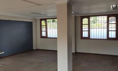 SE ARRIENDA CASA COMERCIAL