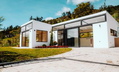 VENTA DE BONITA PROPIEDAD CON 340m2 - Chicán   | vía a Paute