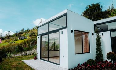 VENTA DE BONITA PROPIEDAD CON 340m2 - Chicán   | vía a Paute
