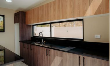 VENTA DE BONITA PROPIEDAD CON 340m2 - Chicán   | vía a Paute