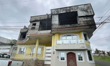 Casa en venta en la Urb. El Porton- Santo Domingo