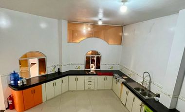 Casa en venta en la Urb. El Porton- Santo Domingo