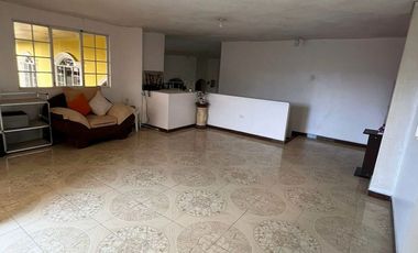 Casa en venta en la Urb. El Porton- Santo Domingo