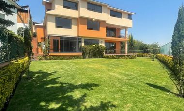 VENTA-HERMOSA CASA CON VISTA PANORÁMICA EN SAYAVEDRA, ATIZAPAN, EDO. MEX.