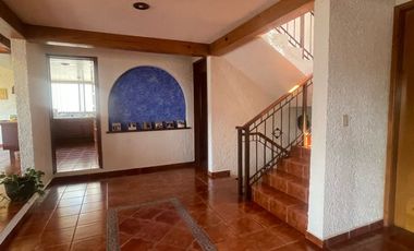 VENTA-HERMOSA CASA CON VISTA PANORÁMICA EN SAYAVEDRA, ATIZAPAN, EDO. MEX.