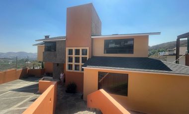 VENTA-HERMOSA CASA CON VISTA PANORÁMICA EN SAYAVEDRA, ATIZAPAN, EDO. MEX.