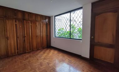 CASA DE VENTA EN CARAPUNGO 4 HABITACIONES QUITO - ECUADOR