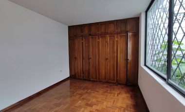 CASA DE VENTA EN CARAPUNGO 4 HABITACIONES QUITO - ECUADOR