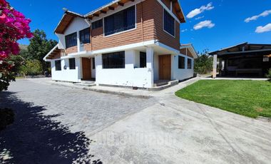 CASA DE VENTA CON TERRENO EN GUAYLLABAMBA QUITO - ECUADOR