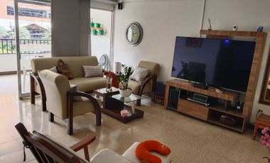 VENDO CASA EN SABANETA POR LA DOCTORA PARTE BAJA