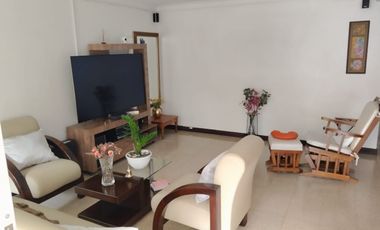 VENDO CASA EN SABANETA POR LA DOCTORA PARTE BAJA