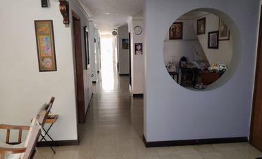 VENDO CASA EN SABANETA POR LA DOCTORA PARTE BAJA
