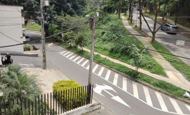 VENDO CASA EN SABANETA POR LA DOCTORA PARTE BAJA