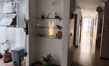 VENDO CASA EN SABANETA POR LA DOCTORA PARTE BAJA