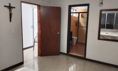 VENDO CASA EN SABANETA POR LA DOCTORA PARTE BAJA