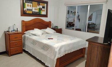 VENDO CASA EN SABANETA POR LA DOCTORA PARTE BAJA