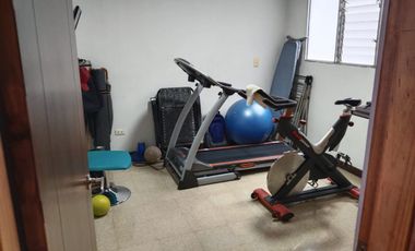 VENDO CASA EN SABANETA POR LA DOCTORA PARTE BAJA