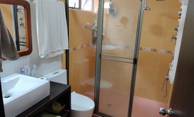 VENDO CASA EN SABANETA POR LA DOCTORA PARTE BAJA