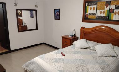VENDO CASA EN SABANETA POR LA DOCTORA PARTE BAJA