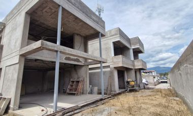 VENTA CASA DE LUJO TUMBACO 3 HABITACIONES CON PISCINA