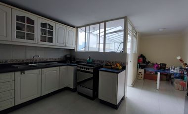 CASA DE VENTA EN CUMBAYA SECTOR SAN JUAN QUITO - ECUADOR