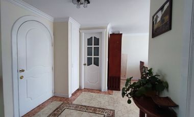 CASA DE VENTA EN CUMBAYA SECTOR SAN JUAN QUITO - ECUADOR