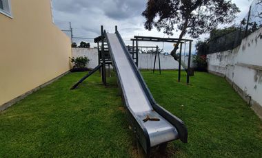 CASA DE VENTA EN CUMBAYA SECTOR SAN JUAN QUITO - ECUADOR