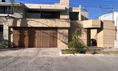Casa en venta en el Fraccionamiento Altamira, Zapopan, Jalisco